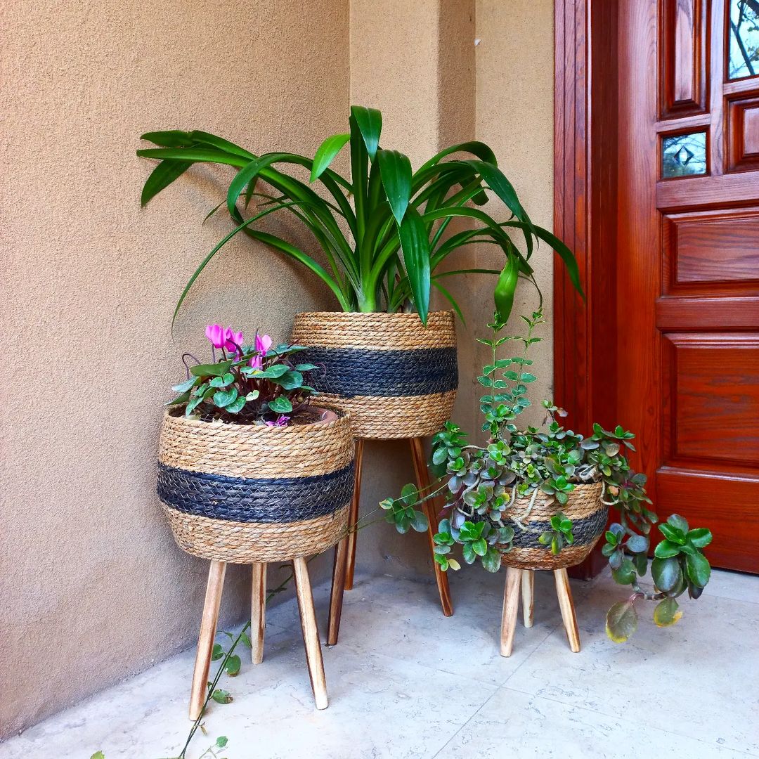 Seagrass Tripod Planter